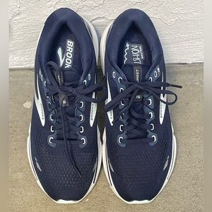 Ladies Brooks Ghost 15 Shoes size 9.5
